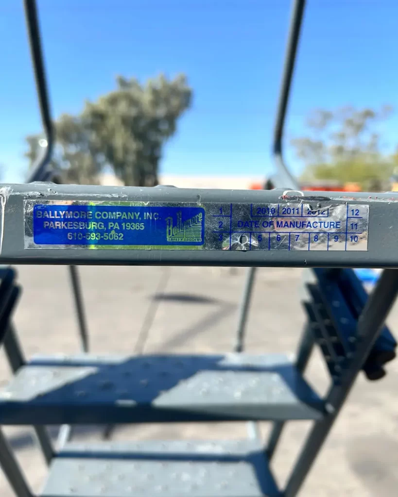 BALLYMORE 5 STEP ROLLING LADDER(12)