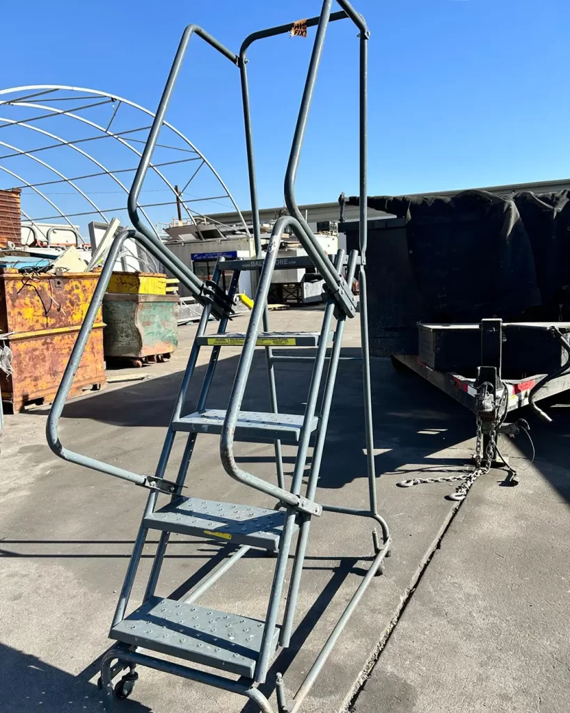 BALLYMORE 5 STEP ROLLING LADDER(8)