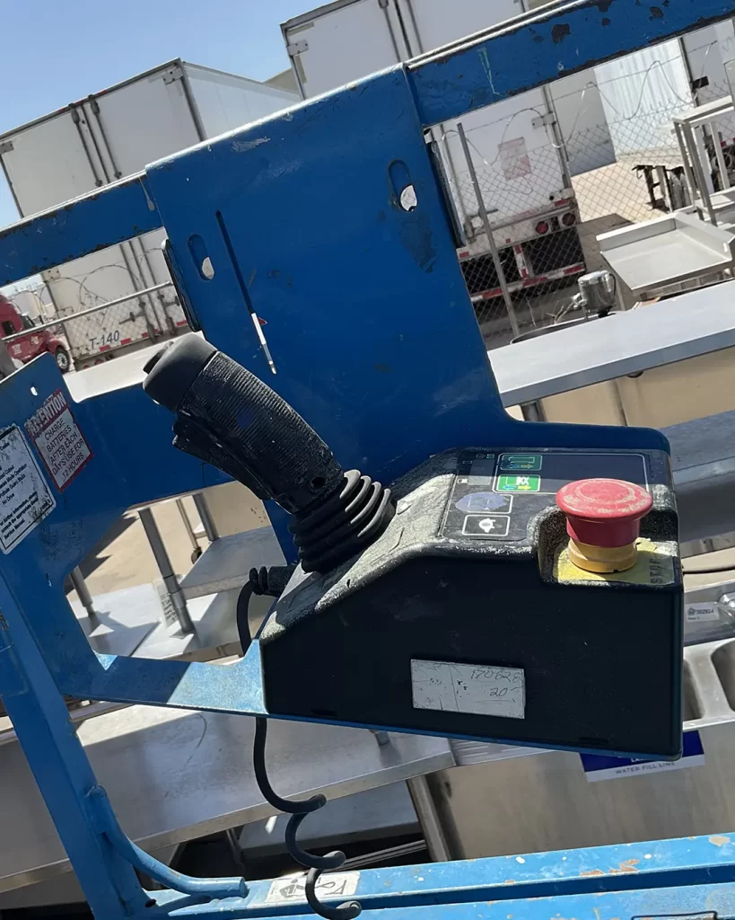 BLUE SCISSOR LIFT, GENIE _ GS-1930