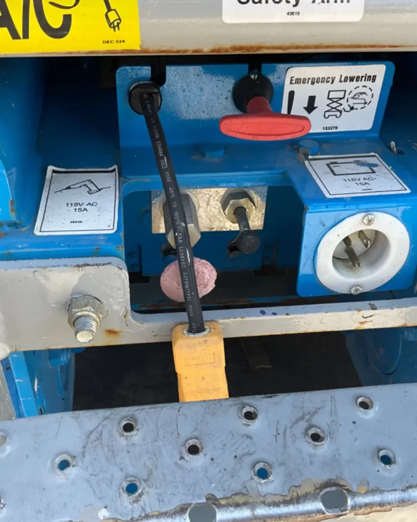 BLUE SCISSOR LIFT, GENIE _ GS-1930(12)