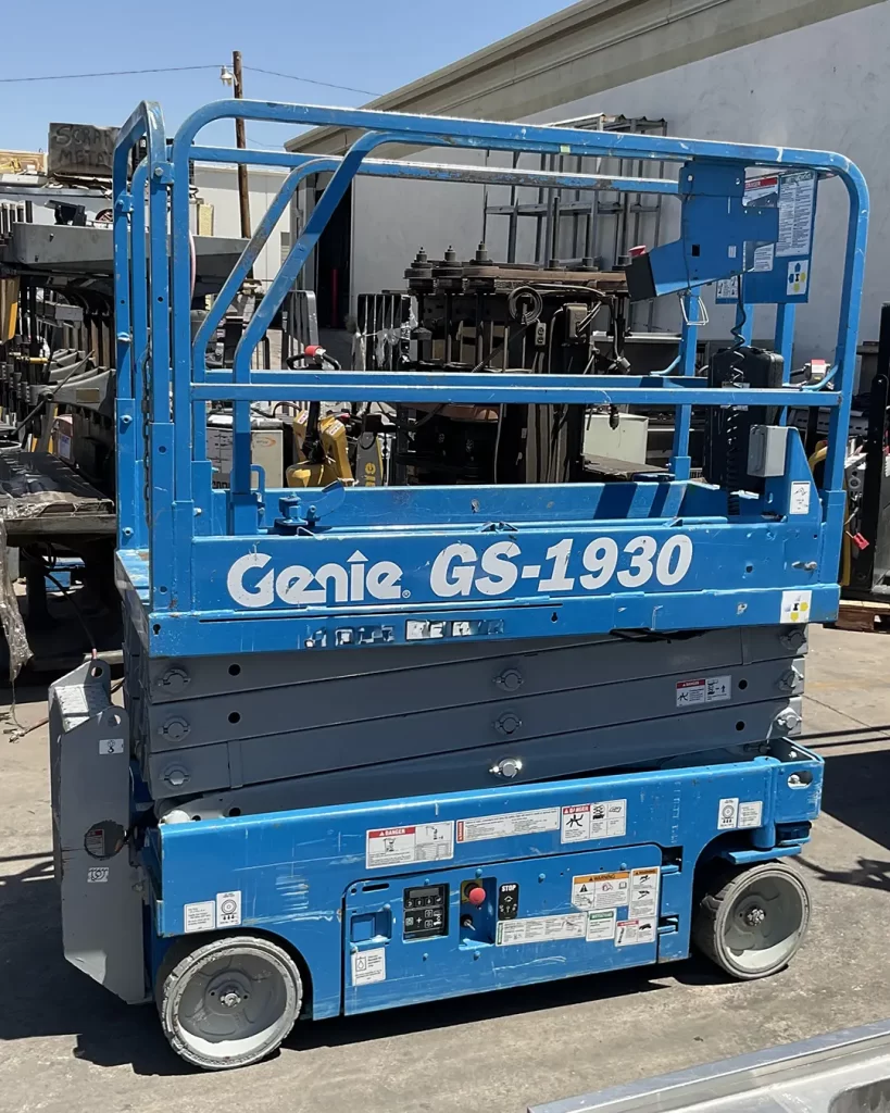 BLUE SCISSOR LIFT, GENIE _ GS-1930(4)