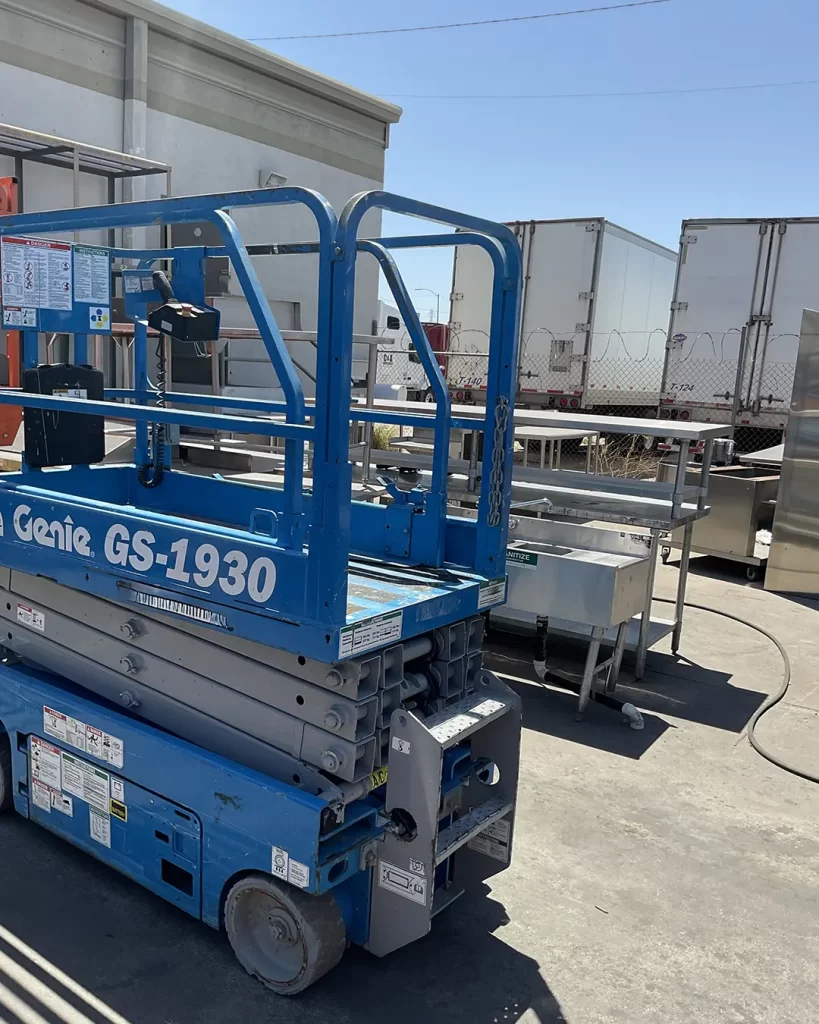 BLUE SCISSOR LIFT, GENIE _ GS-1930(5)