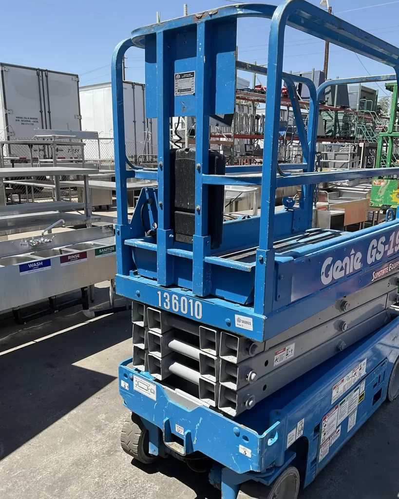 BLUE SCISSOR LIFT, GENIE _ GS-1930(7)