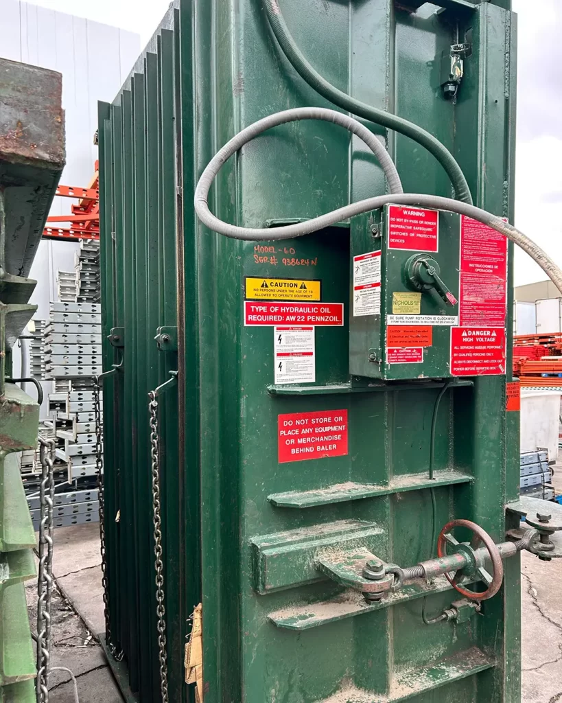 PIQUA 10 HP VERTICAL CARDBOARD BALER(1)