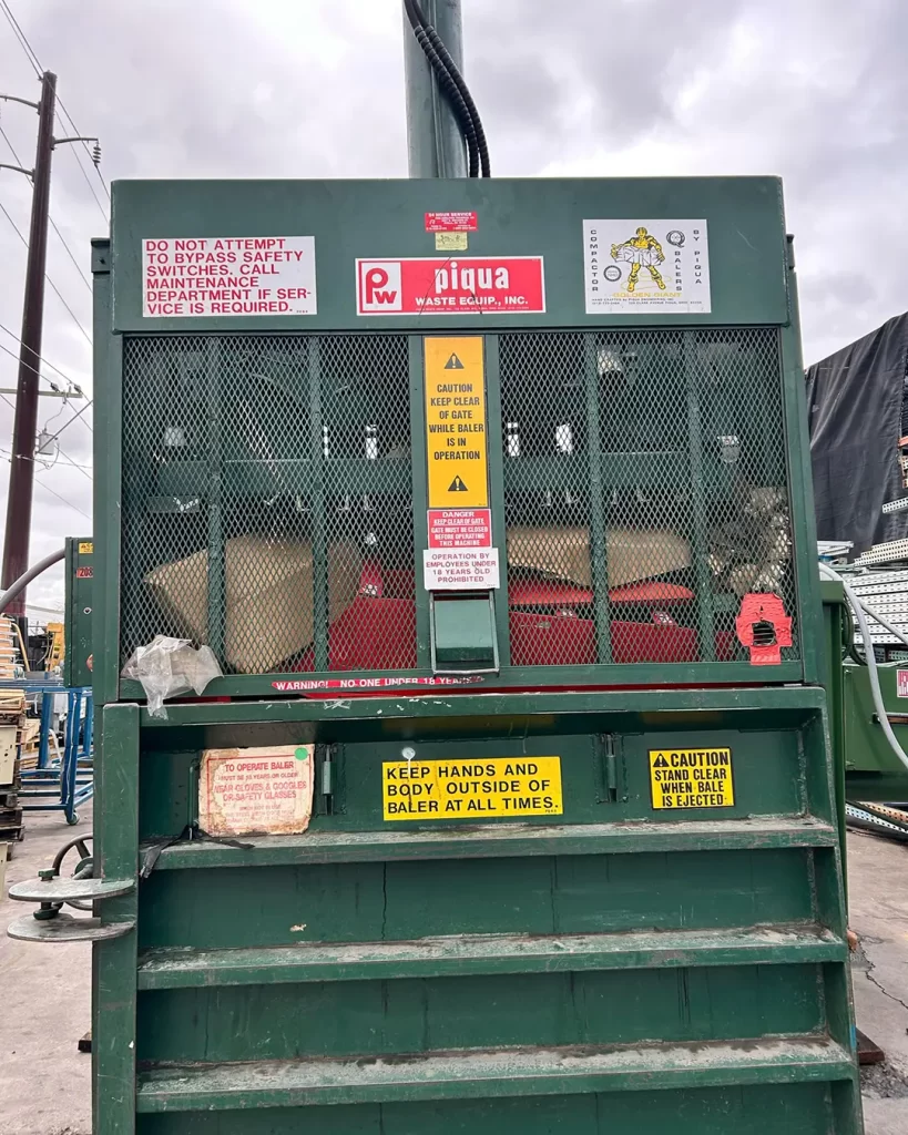 PIQUA 10 HP VERTICAL CARDBOARD BALER(2)