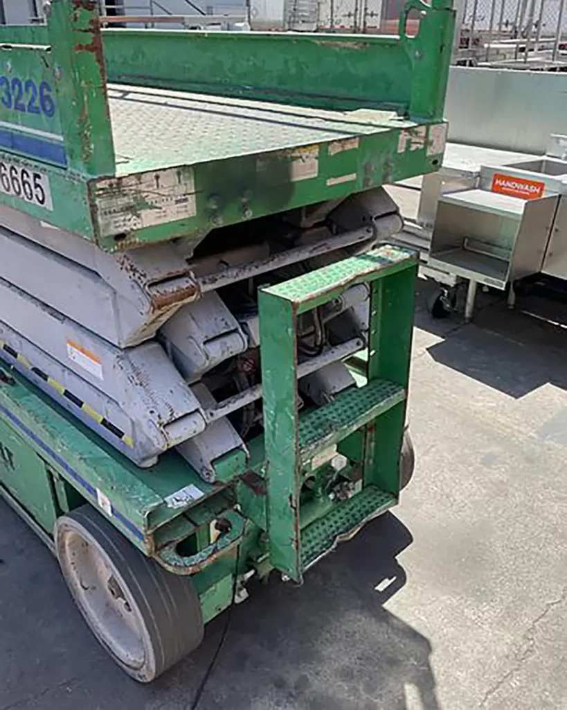 large-used-scissor-lift-green-sjiii-3226-5